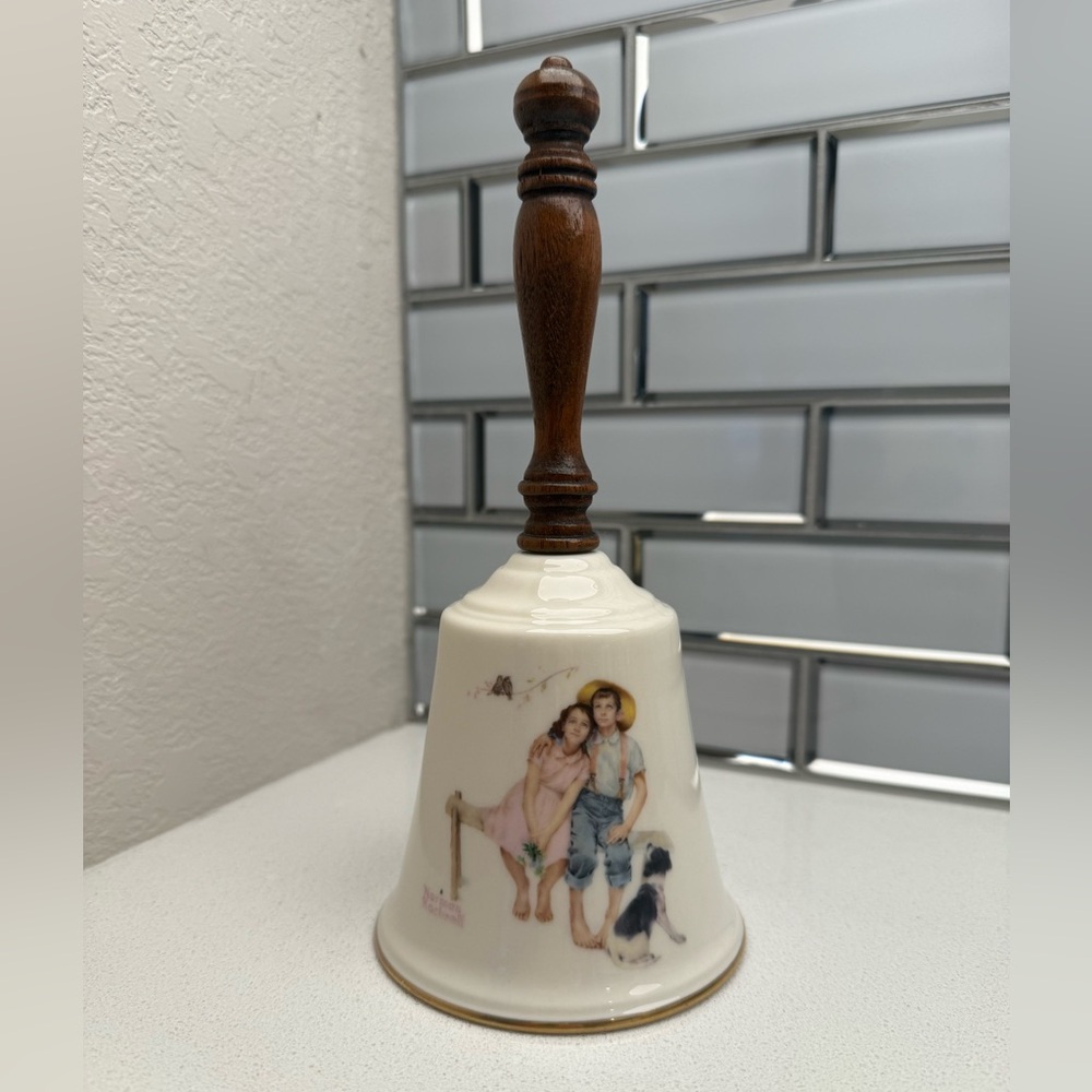 Vintage Norman Rockwell Bell Gorham Sweet Serenade 1981 Fine China - Picture 5 of 14